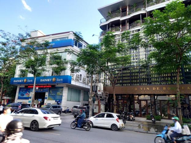 Bán nhà mặt phố Quận Hoàn Kiếm, lô góc 3 mặt thoáng, vỉa hè, KD. 120m2, 4 tầng, giá 57.5 tỷ 13703652