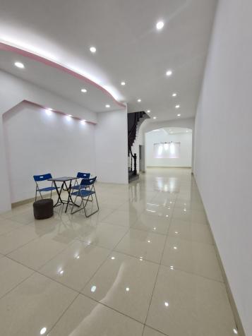 Cho thuê nhà riêng đường Nguyễn Ngọc Vũ, Cầu Giấy: DTSD 400m2, R 5.5m, giá 28 tr/th (MTG) 13768721