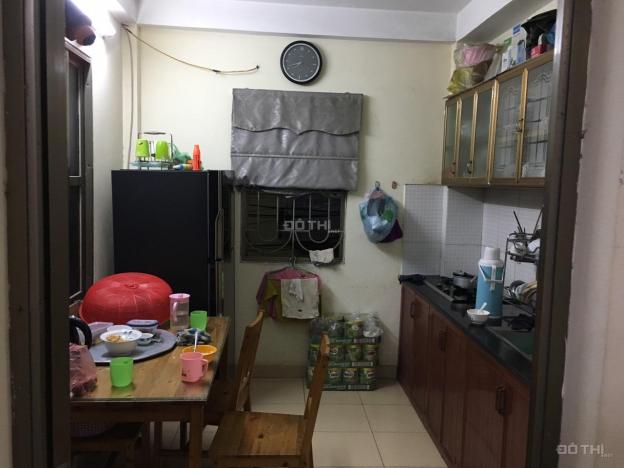 Cần bán căn hộ tập thể xí nghiệp in 15 Nguyên Hồng, Đống Đa, Hà Nội, giá tốt 13719418