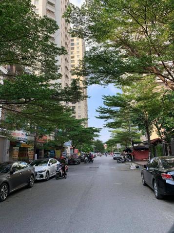 Cần bán nhà mặt phố Duy Tân - Vị trí hiếm có - 165m2 x 8 tầng - MT: 10m - cho thuê 2.6 tỷ/năm 13736166