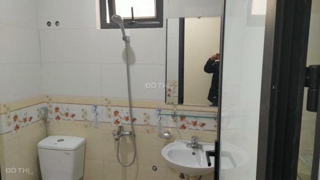 Cho thuê nhà đường Hạ Yên, Cầu Giấy, Hà Nội. DT 70m2, 5 tầng, thông sàn nhà mới 100% giá 32 tr/th 13815219