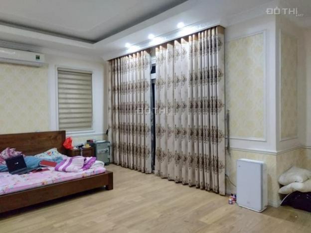 - Bán nhà phân lô cán bộ đường Cầu Giấy, 46m2, 3 tầng, nhỉnh 5 tỷ, SĐCC 13816491