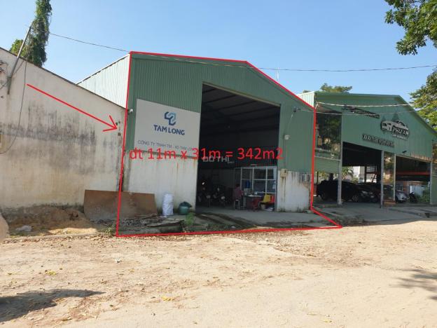Bán nhà kho 342m2 ngay vòng xoay Phú Hữu, container ra vào được 65 tr/m2 13821465