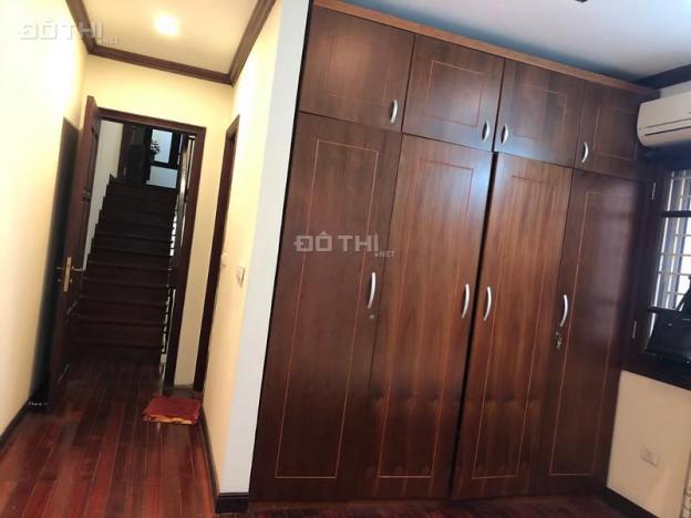 Bán nhà Nguyễn Trãi, 28 m2, 1,9 tỷ, ngõ ba gác phi, lô góc gần phố. SĐCC 13824119