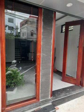 Bán nhà mới tại Vũ Đức Thận, Việt Hưng 2,6 tỷ - DT 39m2 5 tầng ô tô đỗ cổng. LH 0947093686 13839108