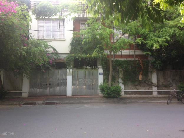 Cho thuê biệt thự tại Mỗ Lao, Hà Đông, 230m2, 3 tầng, giá 39triệu/th. Lh: 0396638928 12747866