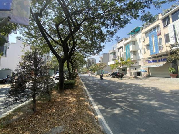 Đất mặt tiền đường Hoàng Quốc Việt 6x22m, 132m2, giá 160tr/m2 13823598
