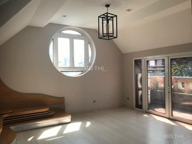 Biệt thự sang trọng DT 17x22m khu Thảo Điền Quận 2 13877109