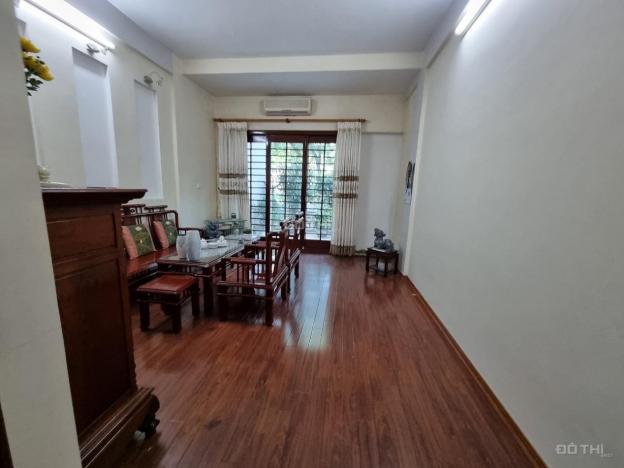 Cho thuê nhà Hoàng Quốc Việt 61m2 x 4 tầng, oto đỗ cửa làm vp nhà ở, bán hàng online 13879710