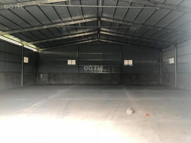 Cho thuê 2 kho 500m2, 800m2 đường 5 xe công ra vào thuận tiện 13920445