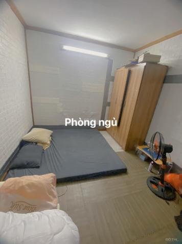 Cho thuê căn hộ tập thể 2 phòng ngủ, 1 khách, bếp, diện tích 80m2. Giá thuê 5tr/th 13947873