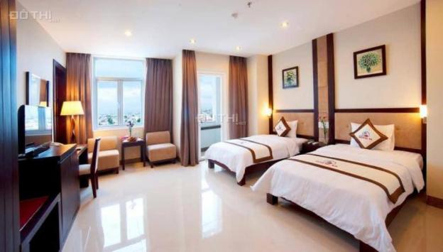 Bán khách sạn 3 sao khu Trần Thái Tông: DT 340m2, MT 34m, 50 phòng, cho thuê 500tr/tháng, gía 170tỷ 13951635