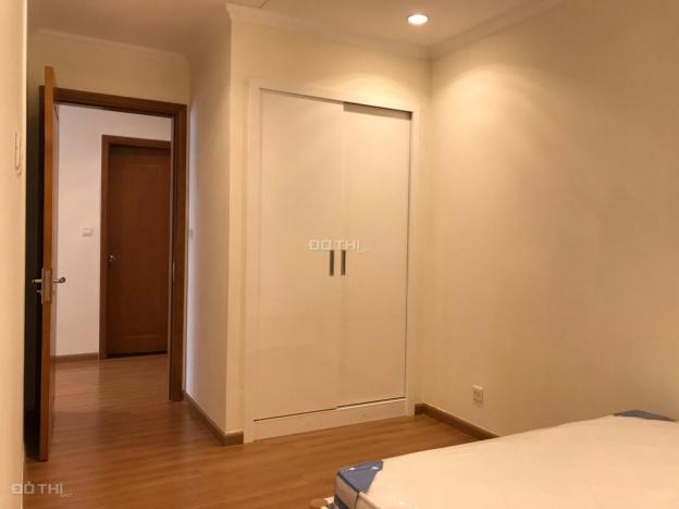 Cho thuê căn hộ 2 phòng ngủ Vinhomes Nguyễn Chí Thanh, ban công ĐN, tầng đẹp, full đồ 13972373