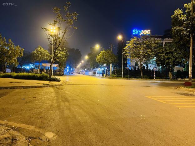 Chính chủ bán đất MP Nguyễn Sơn, Long Biên, DT 7800m2, GPXD 11 tầng, trụ sở cty giá 180 tỷ có TL 14008623