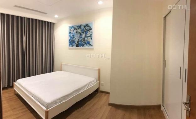 Cho thuê căn hộ 3 phòng ngủ, đủ đồ Vinhomes Nguyễn Chí Thanh, ban công đông nam 14019938