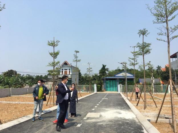 Chính chủ đang mở bán mảnh đất tại thôn 8, Tân Xã, Thạch Thất, giáp đường mở rộng 17m. 0962830896 14033010