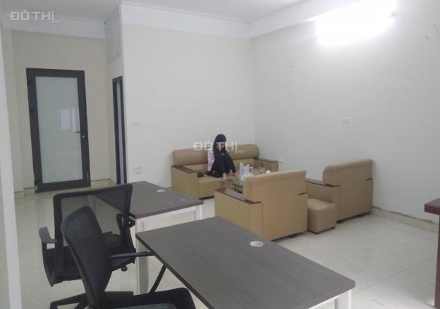 Cho thuê gấp văn phòng 30m2 giá rẻ 5 tr/th mặt phố ngay ngã tư Quan Hoa - Nguyễn Khánh Toàn 13972542