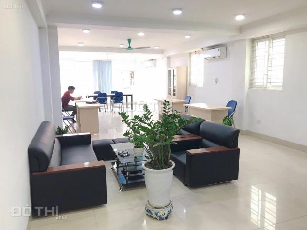 Cho thuê gấp văn phòng 30m2 giá rẻ 5 tr/th mặt phố ngay ngã tư Quan Hoa - Nguyễn Khánh Toàn 13972542