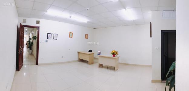 Cho thuê sàn văn phòng tại tòa building ngã 3 Hoàng Ngân, Lê Văn Lương, DT: 86m2, LH: 094.159.2828 14090449