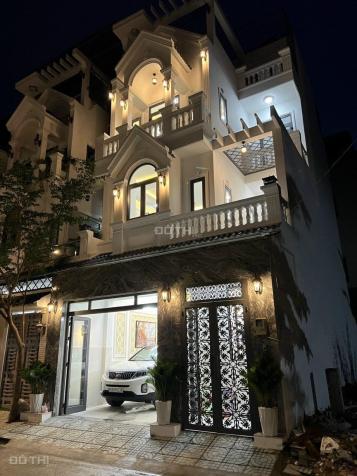 Biệt thự 2 lầu tặng nội thất cao cấp 6,17x13m, giá 8.79 tỷ. Cách Phú Mỹ Hưng 5 phút 14109954