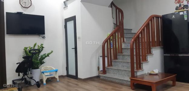 Bán nhà 34m2 tại Đại Mỗ nhà 3.5 tầng, có 2 phòng ngủ, phòng thờ, phòng khách và bếp. Có chỗ để xe 14121644