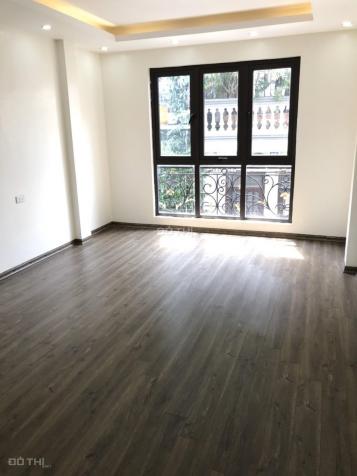 Bán nhà 4,1 tỷ ngõ 35 Hồ Ba Mẫu, Đống Đa 41m2, 5 tầng, sân vườn rộng, đi bộ ra Hồ 14135408