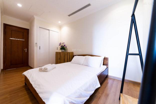 Cho thuê căn hộ chung cư Vinhomes Nguyễn Chí Thanh 2 phòng ngủ đầy đủ nội thất đẹp, sang trọng 14165068