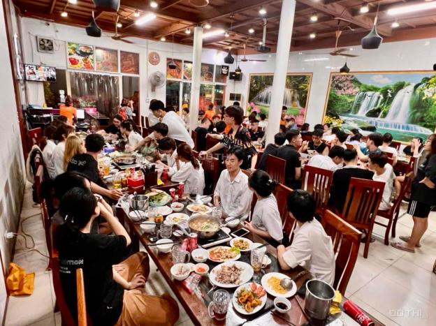 Bán nhà phố Nguyễn Khánh Toàn, Cầu Giấy. DT 216m2, 3T, MT 8m, giá 70 tỷ vỉa hè rộng, ô tô tránh đỗ 14166371