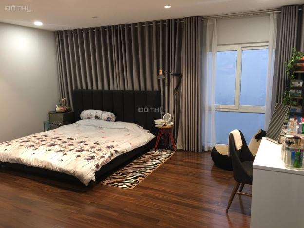 Xuất cảnh bán gấp Penthouse Tản Đà Court 258m2, 4PN, 3WC giá 13.5 tỷ TL để lại nội thất cao cấp 14319250