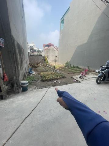 Bán nhanh lô đất gần chợ tổ 4 TT Quang Minh đường ô tô con vào đất 14330137