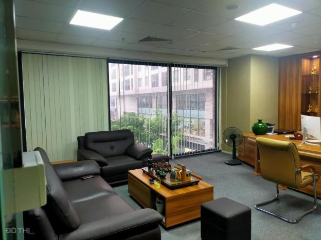 Cho thuê văn phòng sẵn nội thất xịn xò 80m2, 155m2, 400m2 Hong Kong Tower chỉ 335.000 VNĐ/m2 14341942