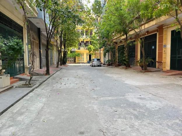 CẦN BÁN TOÀN NHÀ KHU ĐÔ THỊ ĐẠI KIM QUẬN HOÀNG MAI. 55M X 7T X 4,5M GIÁ CHỈ HƠN 10 TỶ. 14430391