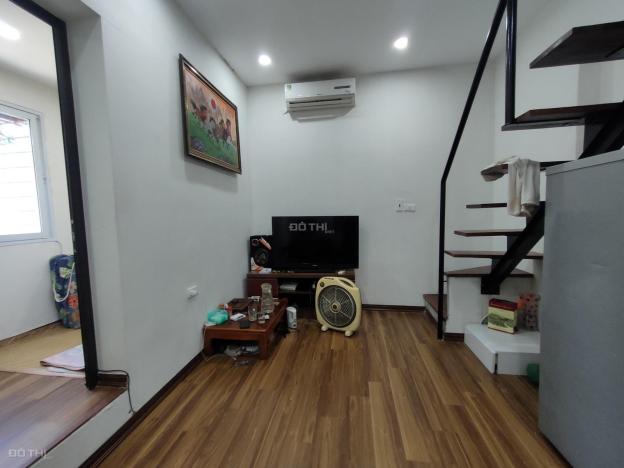 Cực Hiếm. Bán căn hộ tập thể phố Quỳnh Mai-Thanh Nhàn, 32m2 2 ngủ, đủ nội thất. Giá 970tr 14560775