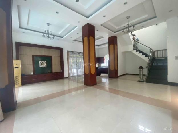 Cho thuê biệt thự tiện làm VP/ để ở khu compound Quốc Hương, Thảo Điền. Dt 400m2. Lh 0903652452 14574505