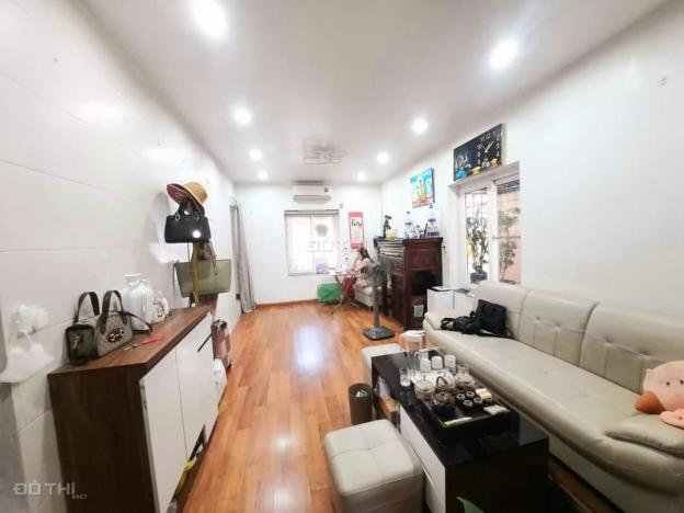 Quan Thổ, Đống Đa, Nhà tập thể 70m, T2, mt 4m, 2,45 tỷ, gần ô tô, vài bước ra phố. 14584566