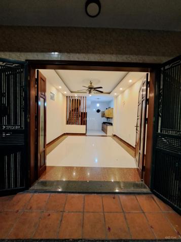 Cho thuê nhà 4 ngủ, gara ô tô gần trường Pháp 14604693