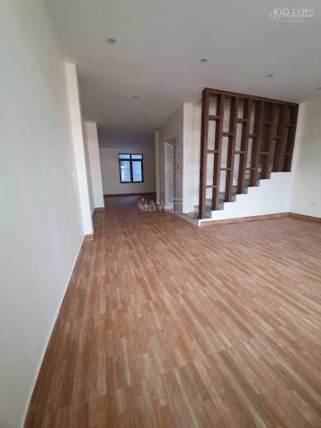 Cho thuê nhà mới ở Phố Nghĩa Đô 5 tầng x 70m2, oto đỗ cửa, có thang máy làm VP 14617426