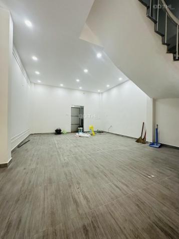 Cho thuê nhà mới xây mặt tiền đường Lý Chính Thắng, Quận 3 14646434