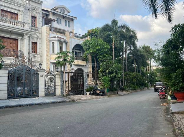 Bán nhanh liên kế Phú Mỹ Hưng. Giá nhà chỉ bằng giá đất. Giá 32 tỷ ,Em Trúc 0914631379 14649163