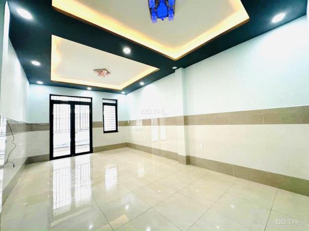 Cho thuê nhà mặt tiền Tân Hải, Tân Bình, nhà nở hậu, có 3 phòng rộng 14655590