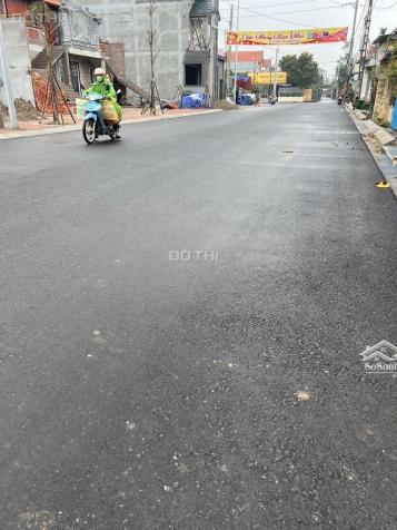 Xót lại một mảnh duy nhất xe tải tránh xe máy tại Xâm Thị - Hồng Vân - Thường Tín - Hà Nội. 14690234
