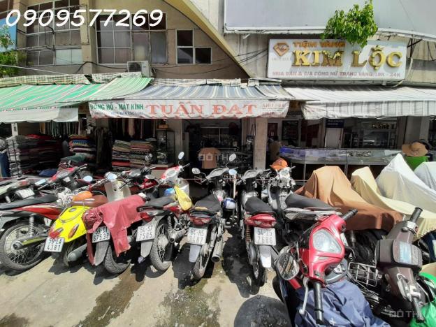 Cho thuê kiot số 6 mặt tiền chợ Trần Hữu Trang, Phường 10, Phú Nhuận 14729983