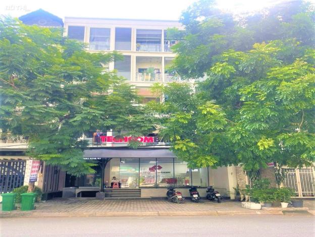 Bán nhà mặt phố tại Phường Phú Thuận, Quận 7, Hồ Chí Minh diện tích 180m2 giá 34 Tỷ 14732459