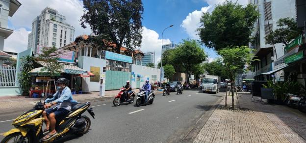 Cho thuê nhà 114 Võ Văn Tần, Q.3 - DT 8x12m nở 12.5m, trệt 3 lầu 14772429
