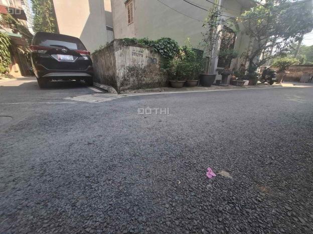 Bán mảnh đất Lô góc ngõ 210 Đức Giang, DT 31,7m oto tránh, trải nhựa giá hơn 4 tỷ TL. LH: 14809416