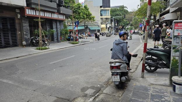 Bán nhà 1 mặt phố, 1 mặt ngõ tại phố Sơn Tây, diện tích 31m2, mặt tiền 3m8, 13 tỷ, chính chủ. 14817300