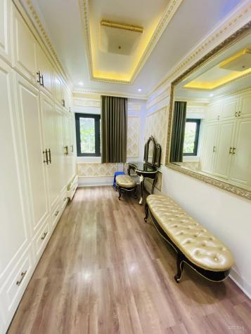 Bán nhà mặt phố tại Phường Dịch Vọng, Cầu Giấy, Hà Nội diện tích 268m2 giá 72 Tỷ 14858291