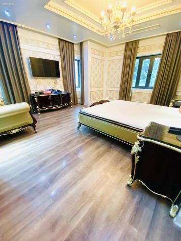 Bán nhà mặt phố tại Phường Dịch Vọng, Cầu Giấy, Hà Nội diện tích 268m2 giá 72 Tỷ 14858291