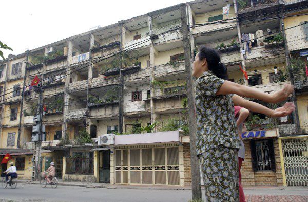 Cải tạo chung cư cũ tại Hà Nội: Sẽ xử phạt chủ đầu tư kém năng lực