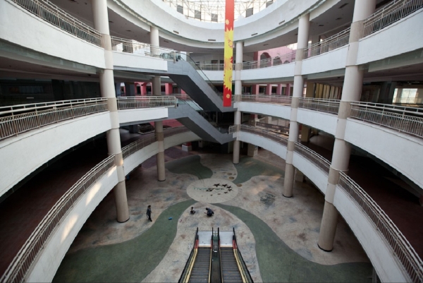 Trung tâm thương mại lớn nhất thế giới bị bỏ hoang